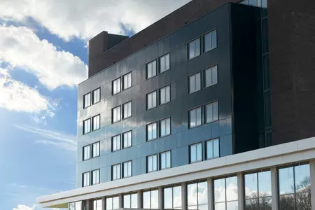 Hotel Rosveld gevel met zonnepanelen