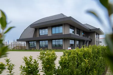 Zonnepanelen op kantoor Vogelzang