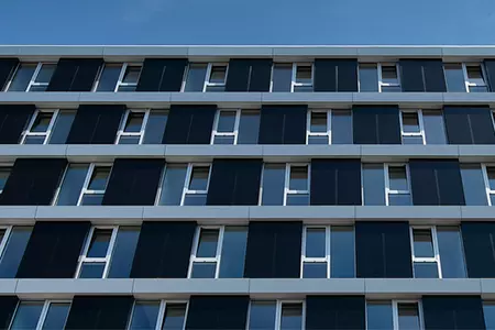 Zonnepanelen op een gevel (BIPV)