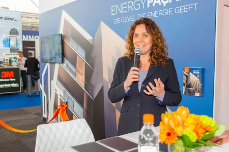 Opening door Annemarie van Doorn