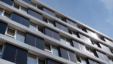 Zon op pv-panelen