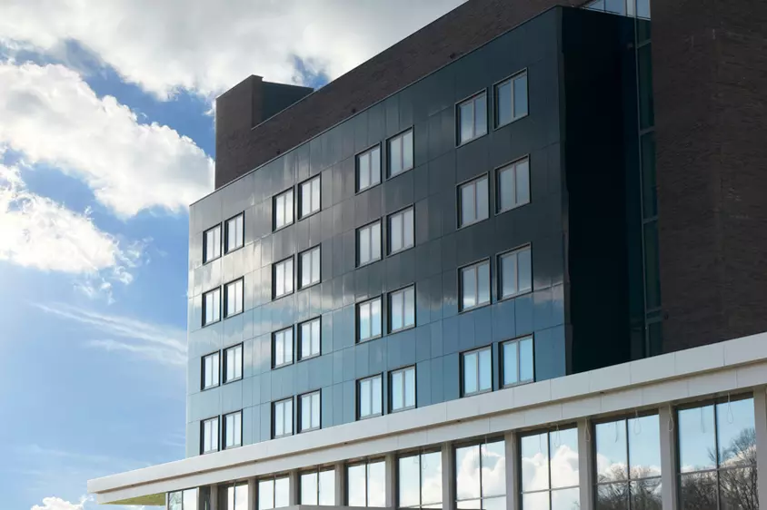 Hotel Rosveld gevel met zonnepanelen