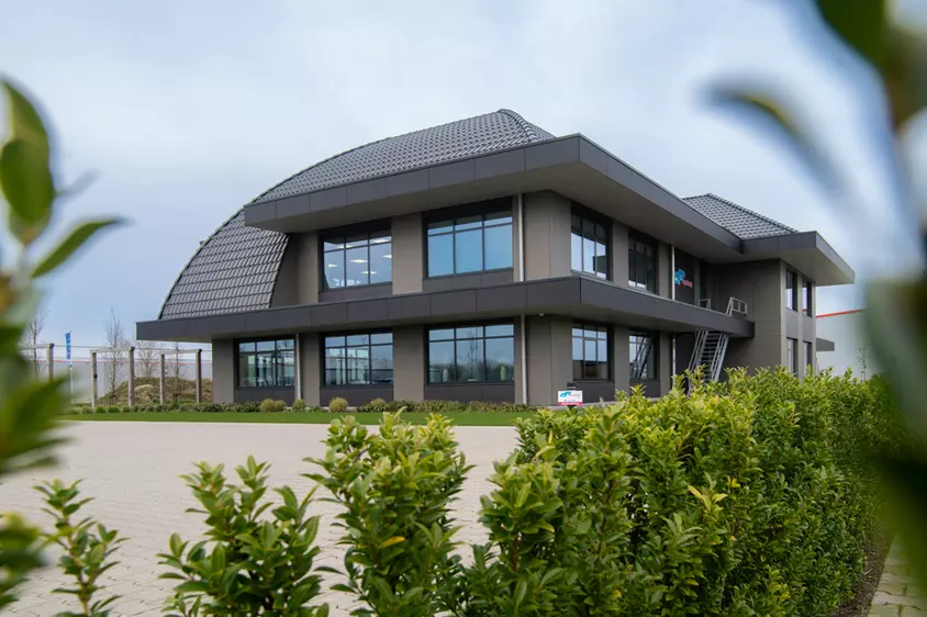 Zonnepanelen op kantoor Vogelzang