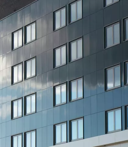 Hotel Rosveld gevel met zonnepanelen
