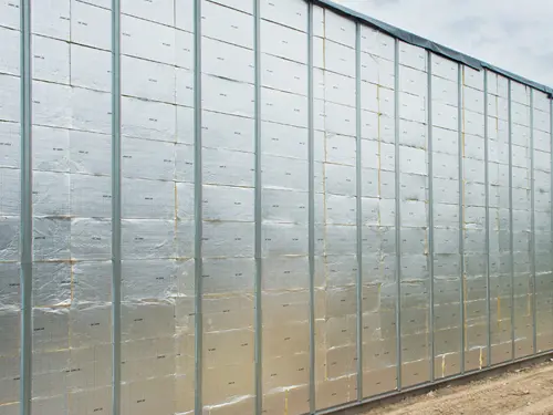 Metalen hal met binnendozen met Cladipan 31 Ultra