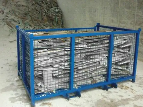 Box met te recyclen gipsplaten