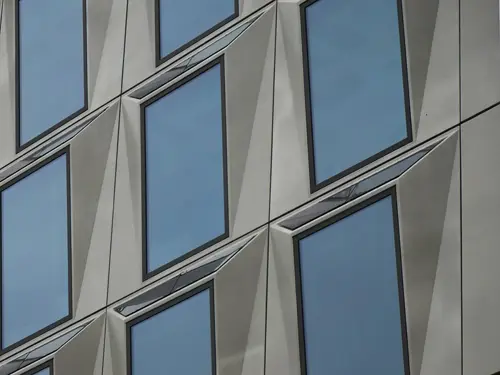 Zonnepanelen op erkerdaken The Pulse